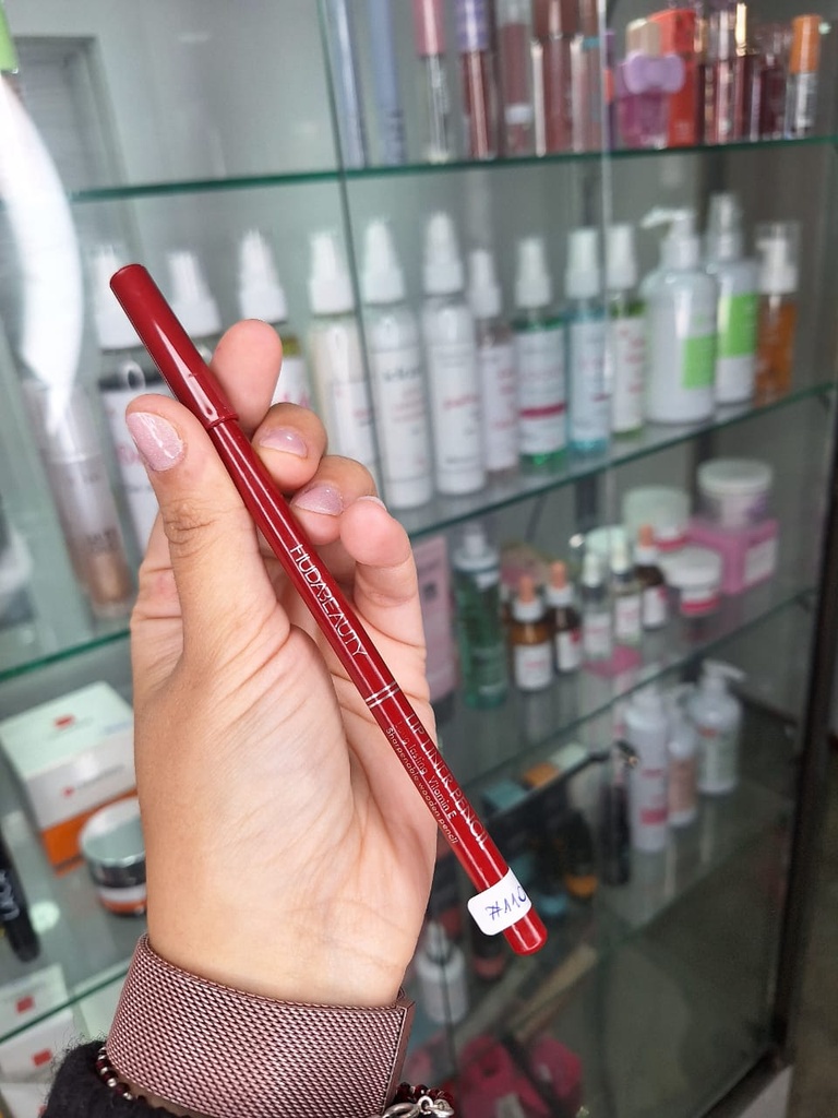 Lapiz Delineador de Labios Rojo Oscuro 110