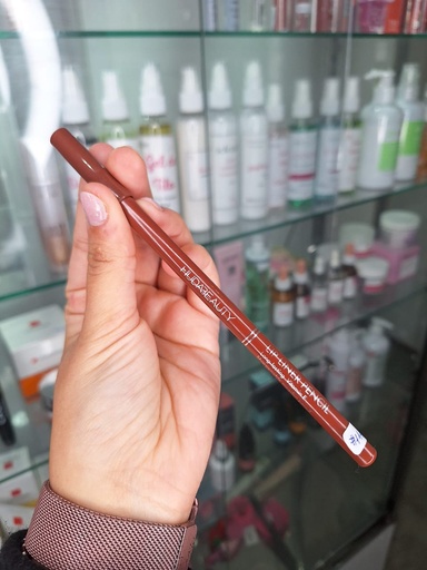 [111] Lapiz Delineador de Labios Chocolate 111